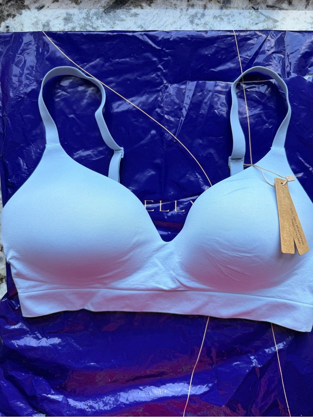 SHAPELLX Ocean Hug Oyster Reborn T-shirt Bra Baby Blue Med wireless smooth NEW
